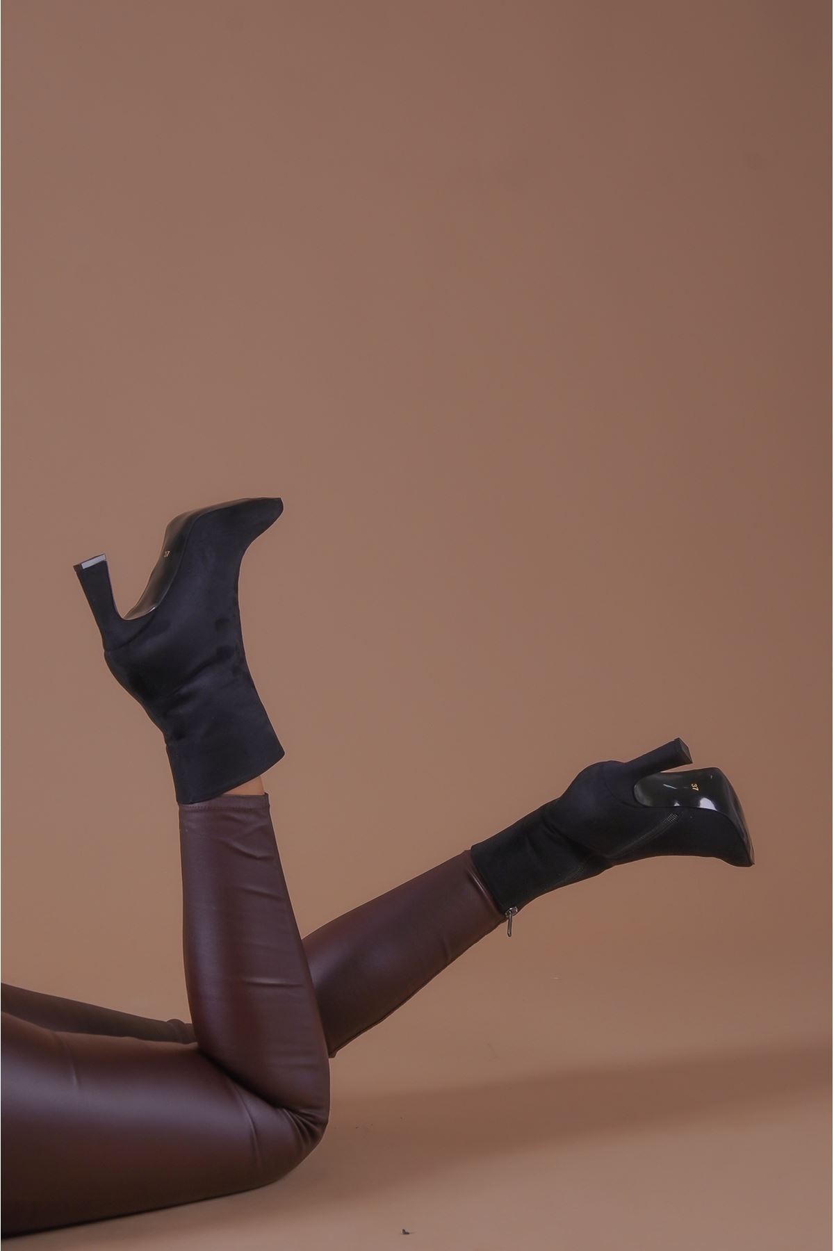 Ranny Siyah Süet Topuklu Kadın Bot