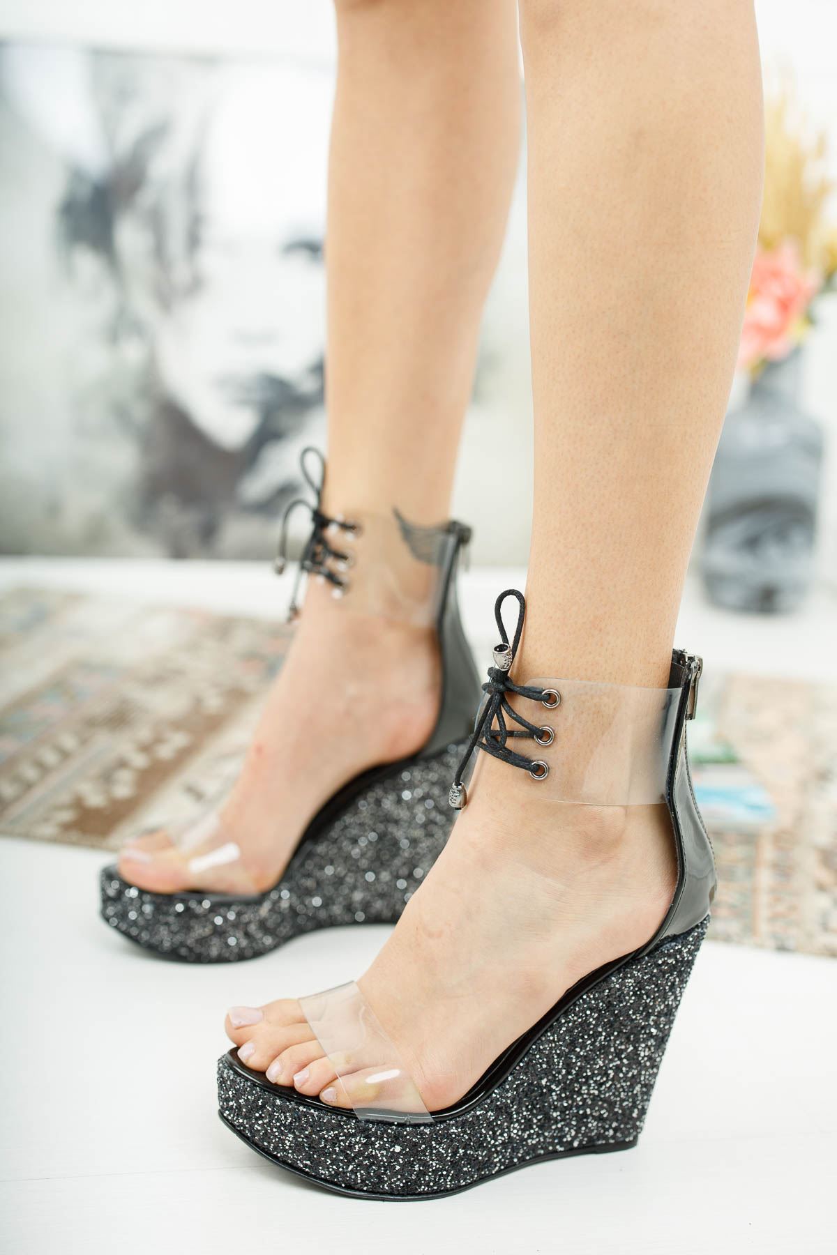 Browse Siyah Rugan Dolgu Topuklu Kadın  Ayakkabı