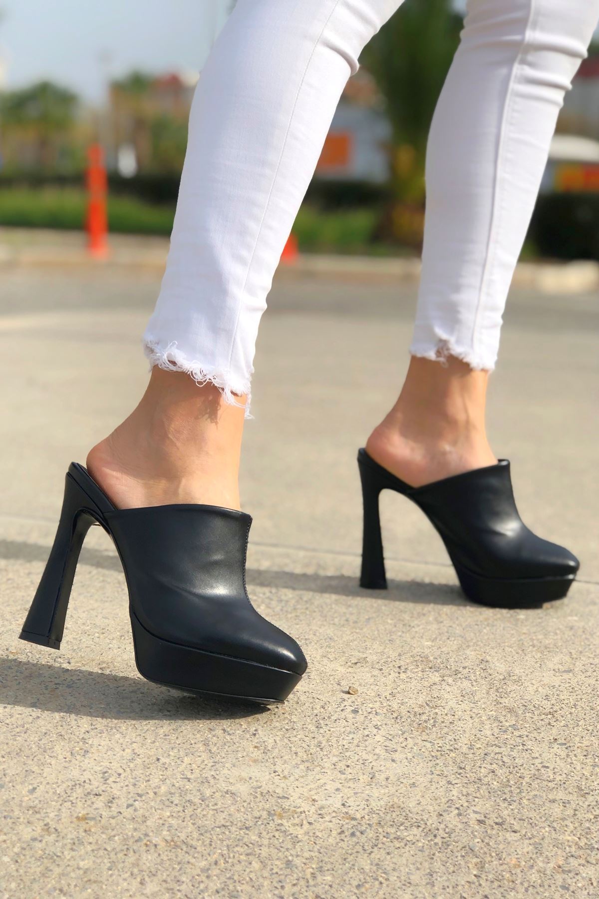 Aliya Siyah Cilt Topuklu Kadın Ayakkabı