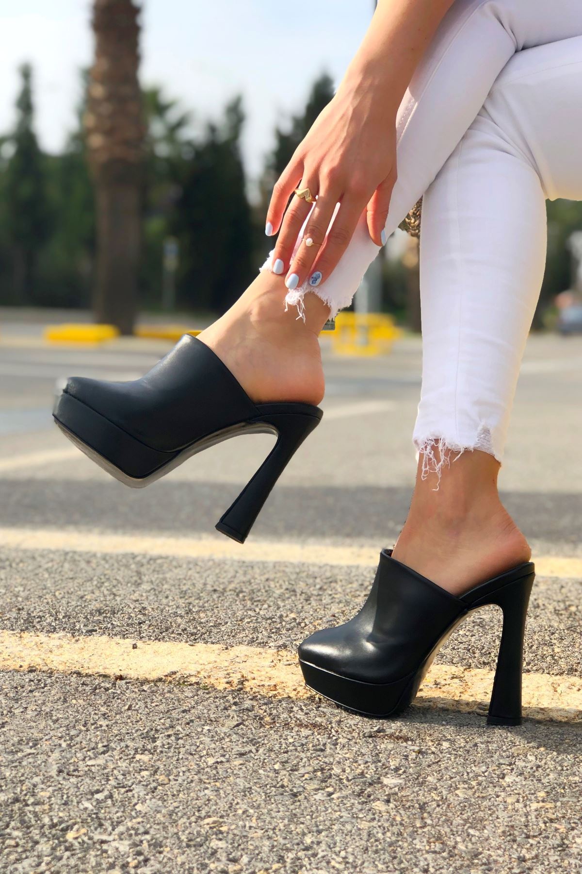 Aliya Siyah Cilt Topuklu Kadın Ayakkabı