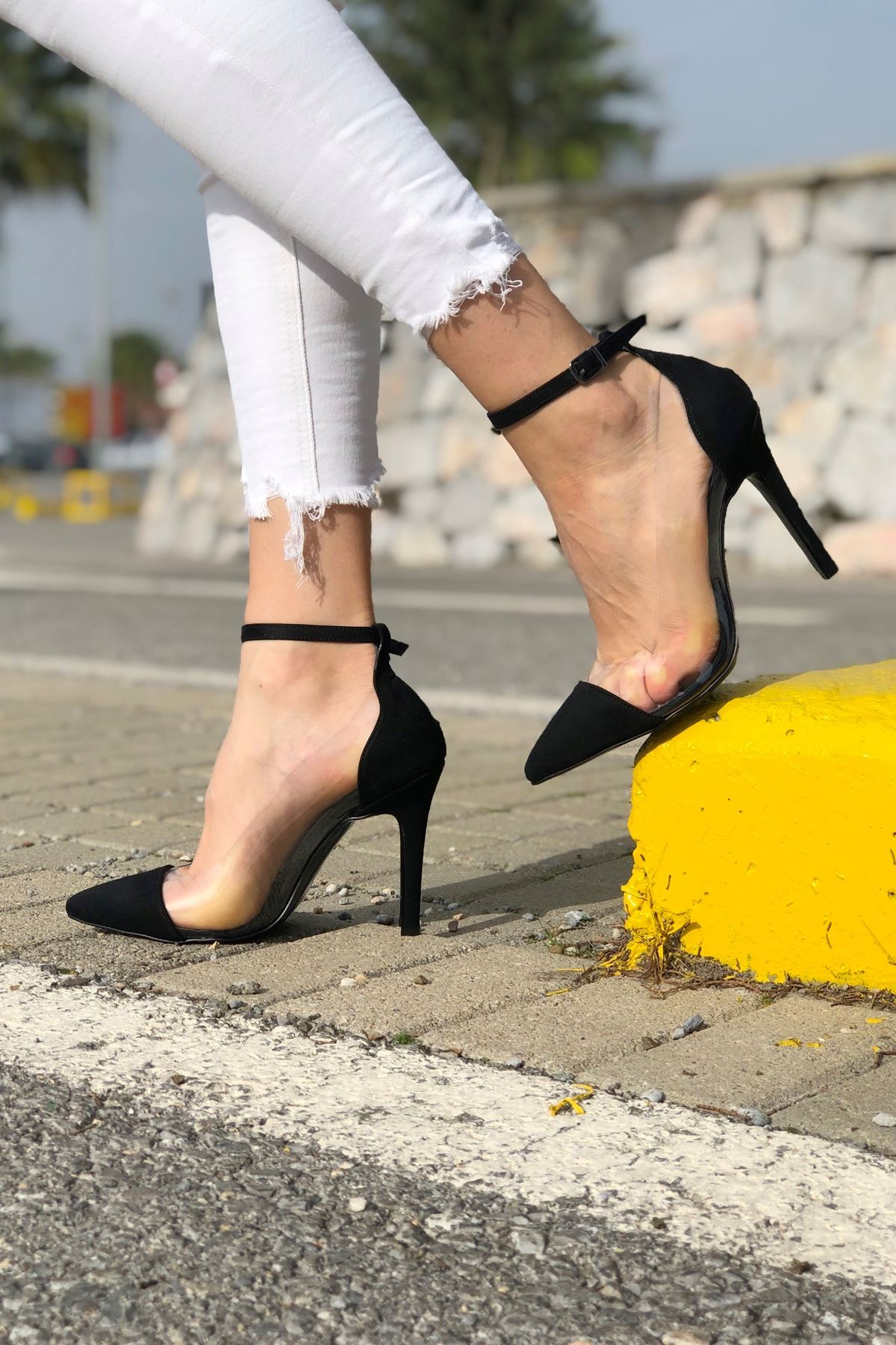 Fabien Siyah Süet Baretli  Topuklu Kadın Ayakkabı