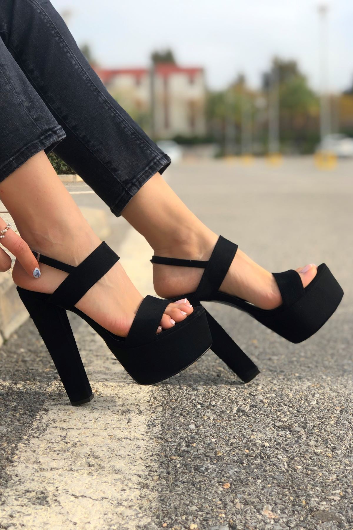 Lucy Siyah Süet Topuklu Kadın Ayakkabı