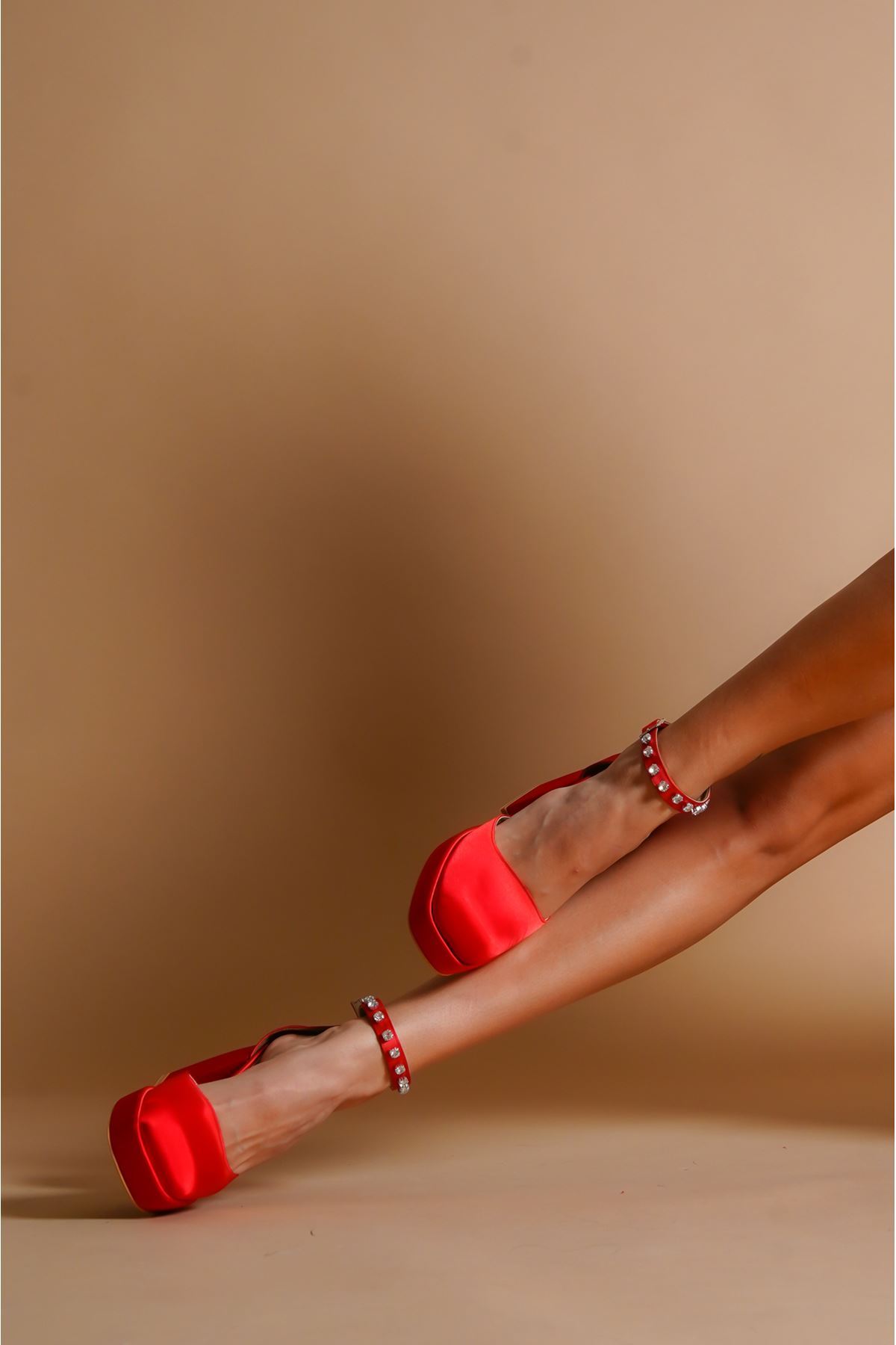 Sandy Kırmızı Saten Taşlı Platform Kadın Ayakkabı