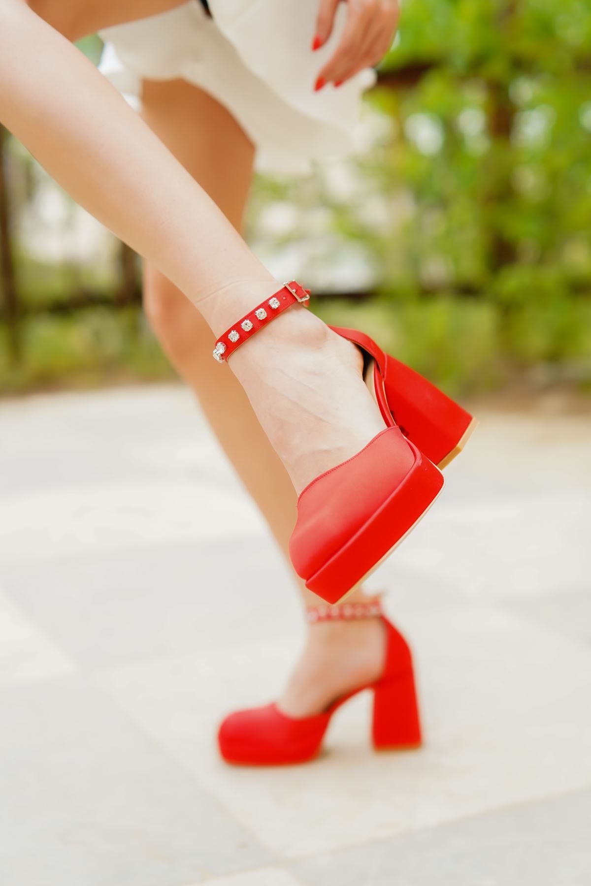 Sandys Kırmızı Saten Taşlı Platform Kadın Ayakkabı