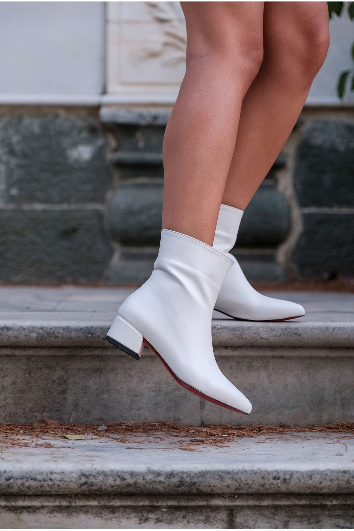 Beyaz Cilt Tasarım Alçak Topuklu   Kadın Ayakkabı Scala