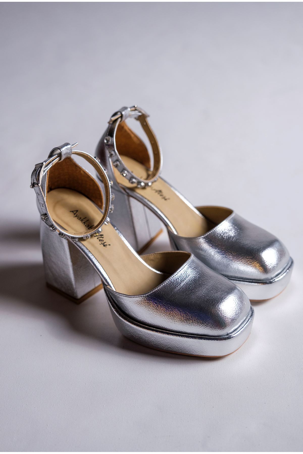 Sandy Gümüş Kırışık  Taşlı Platform Kadın Ayakkabı