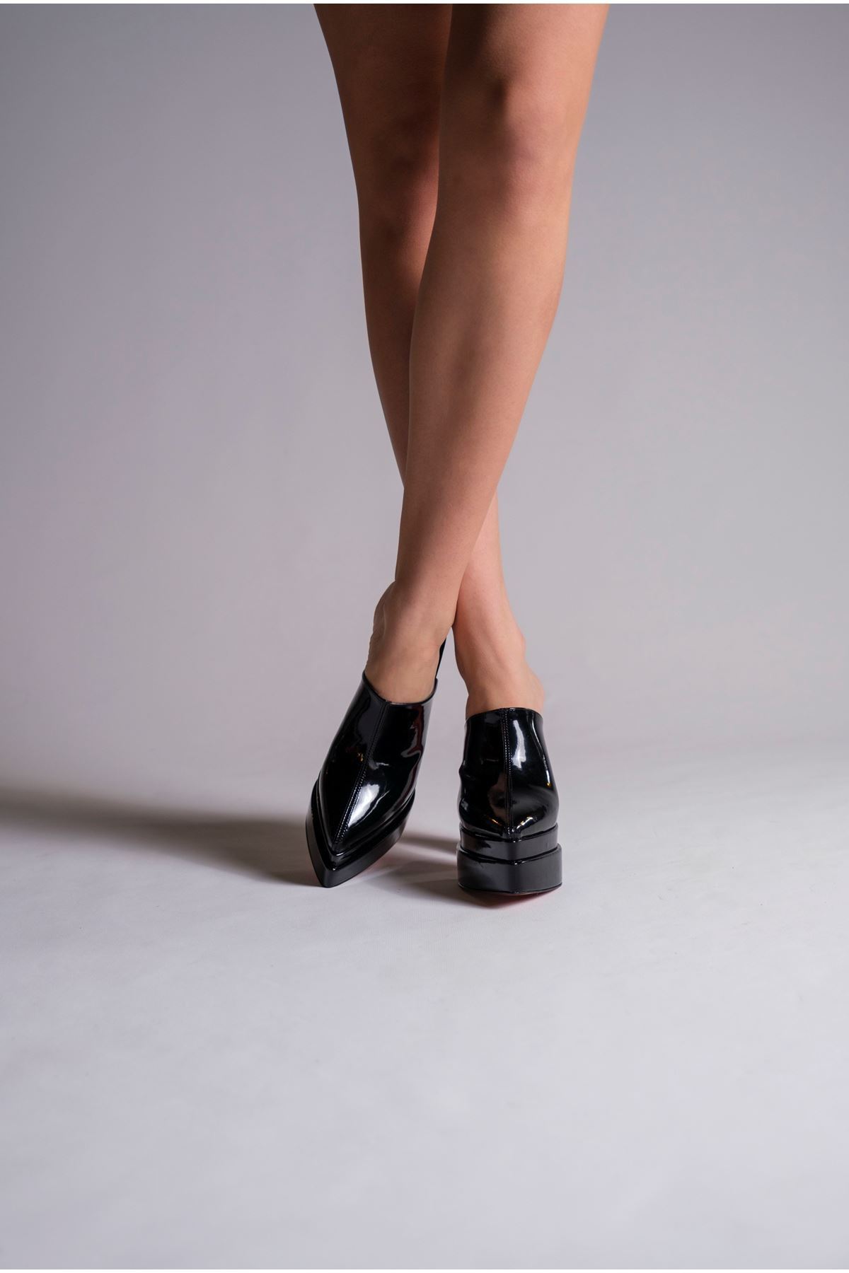 Siyah Rugan Çift  Platform Tasarım Burnu Kapalı Kadın Terlik Yüksek Topuklu Ayakkabı Sortie