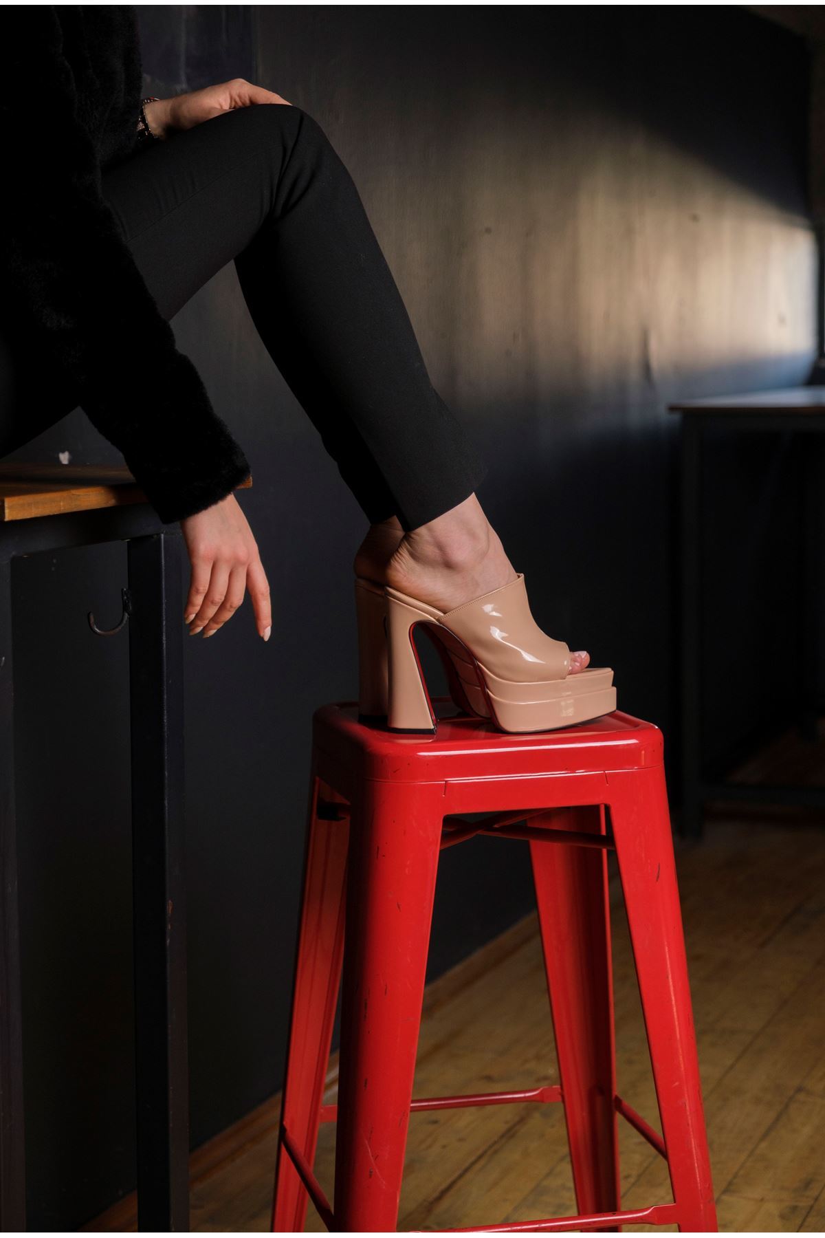 Nude Rugan Çift  Platform Tasarım Burnu Kapalı Kadın Terlik Yüksek Topuklu Ayakkabı Farah