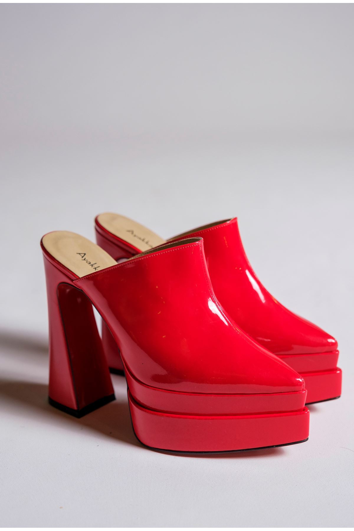 Kırmızı Rugan Çift  Platform Tasarım Burnu Kapalı Kadın Terlik Yüksek Topuklu Ayakkabı Sortie