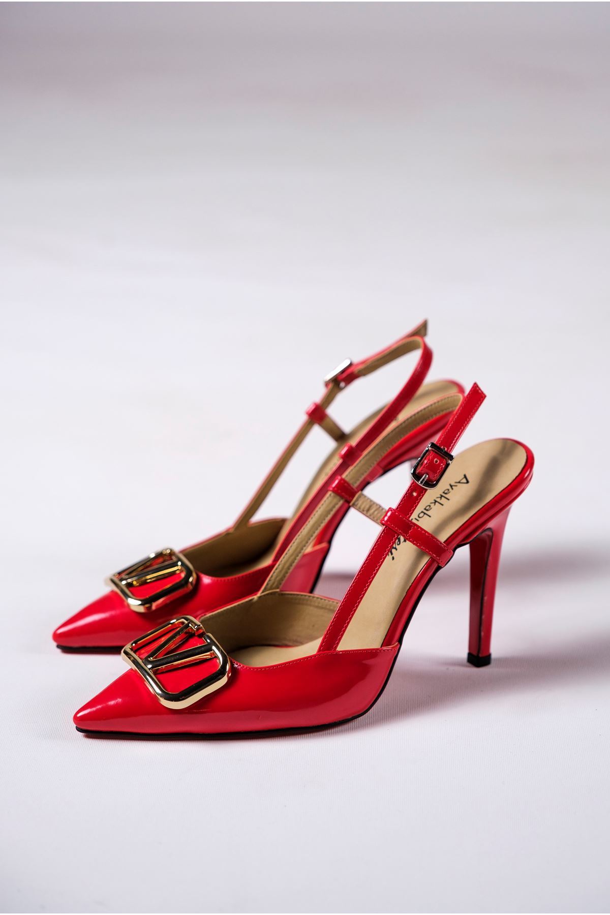 Kırmızı Rugan Tokalı  Kadın Topuklu Özel Tasarım Ayakkabı Stiletto Kajino