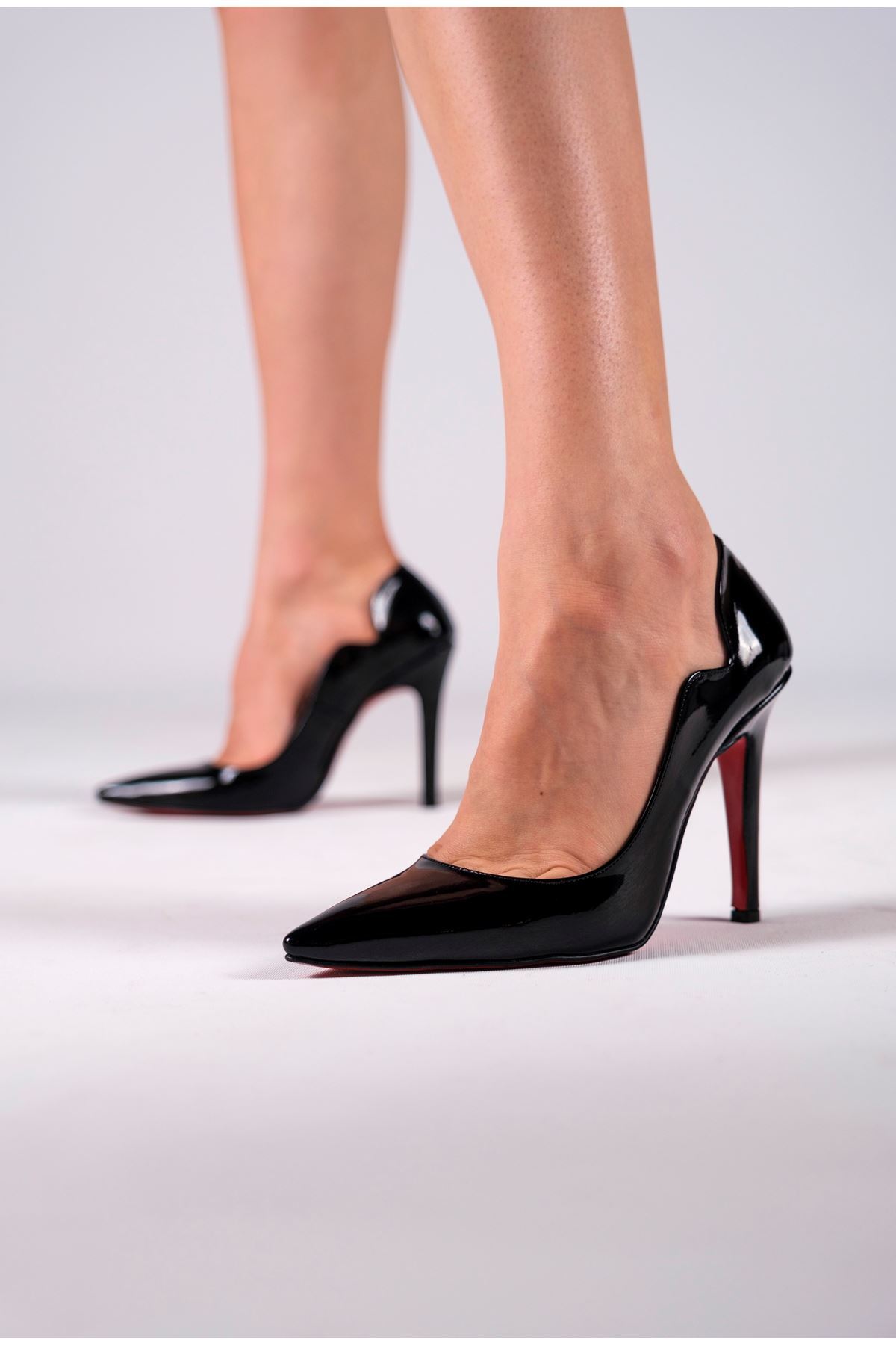 Siyah Rugan Kadın Topuklu Özel Tasarım Ayakkabı Stiletto Happy