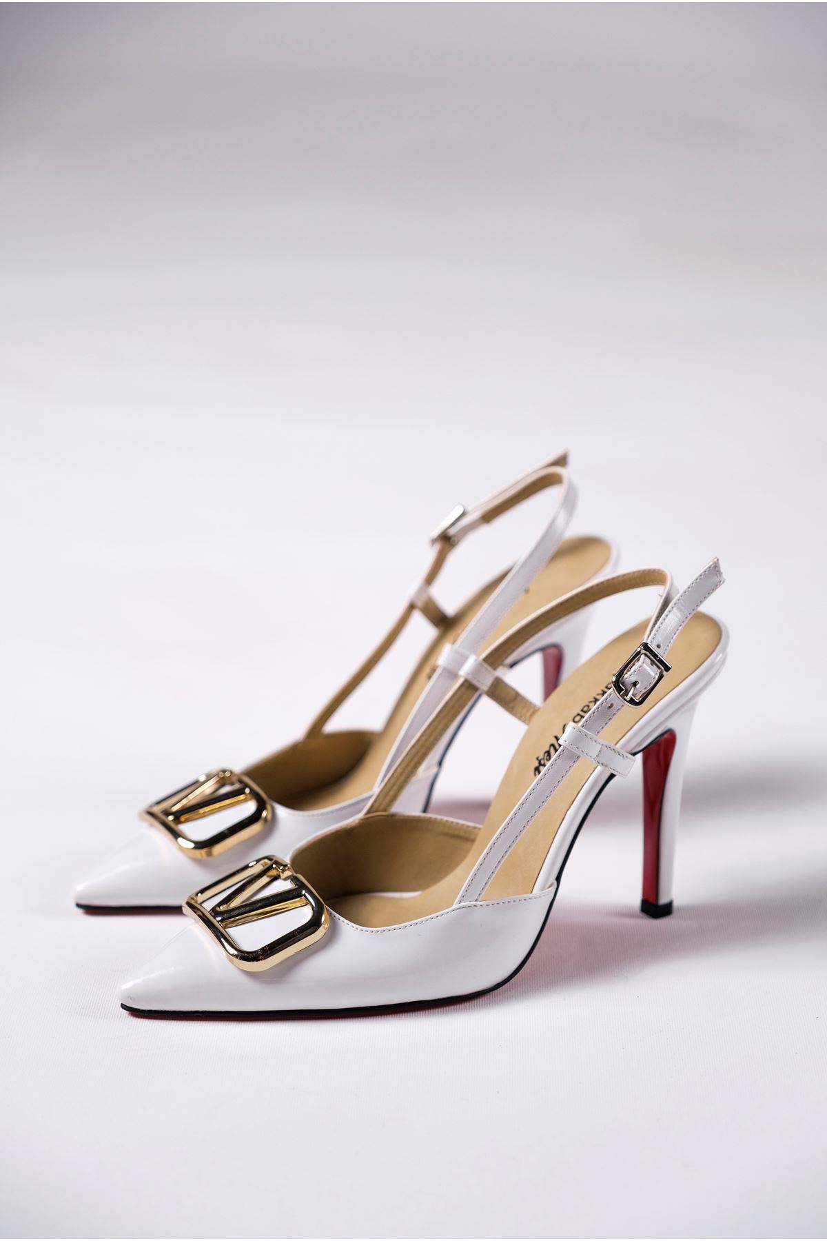 Beyaz Rugan Tokalı Kadın Topuklu Özel Tasarım Ayakkabı Stiletto Kajino