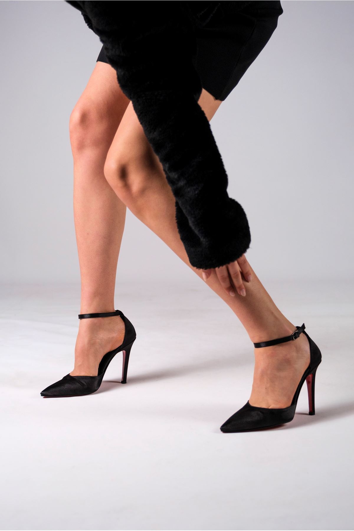 Siyah Saten Baretli Kadın İnce Topuklu Tasarım Ayakkabı Stiletto Noppa
