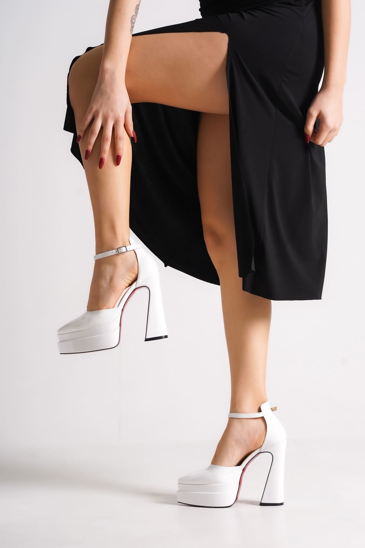 Beyaz Rugan Özel Tasarım Kadın İnce Topuklu Ayakkabı Regina