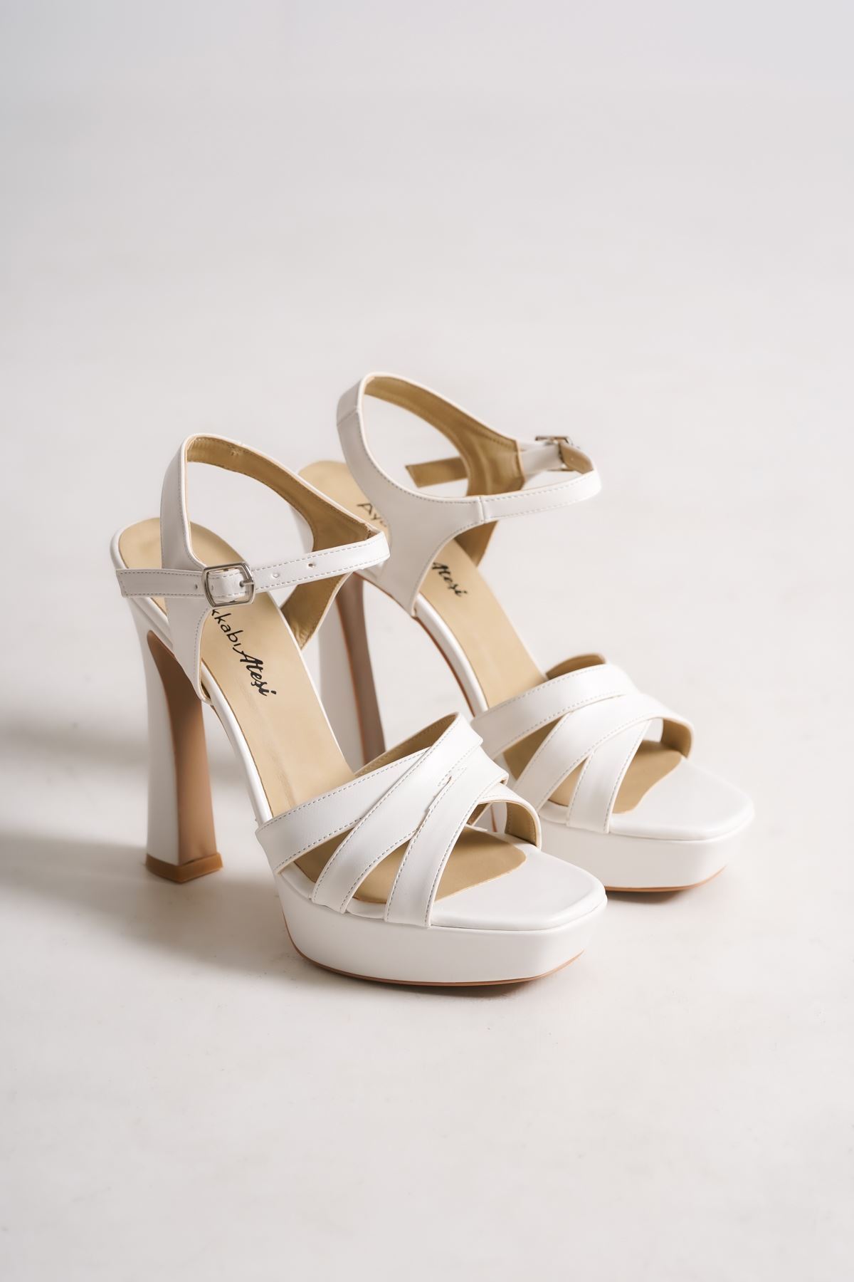 Beyaz Cilt Platform Çapraz Bantlı Kadın Ayakkabı Avanti