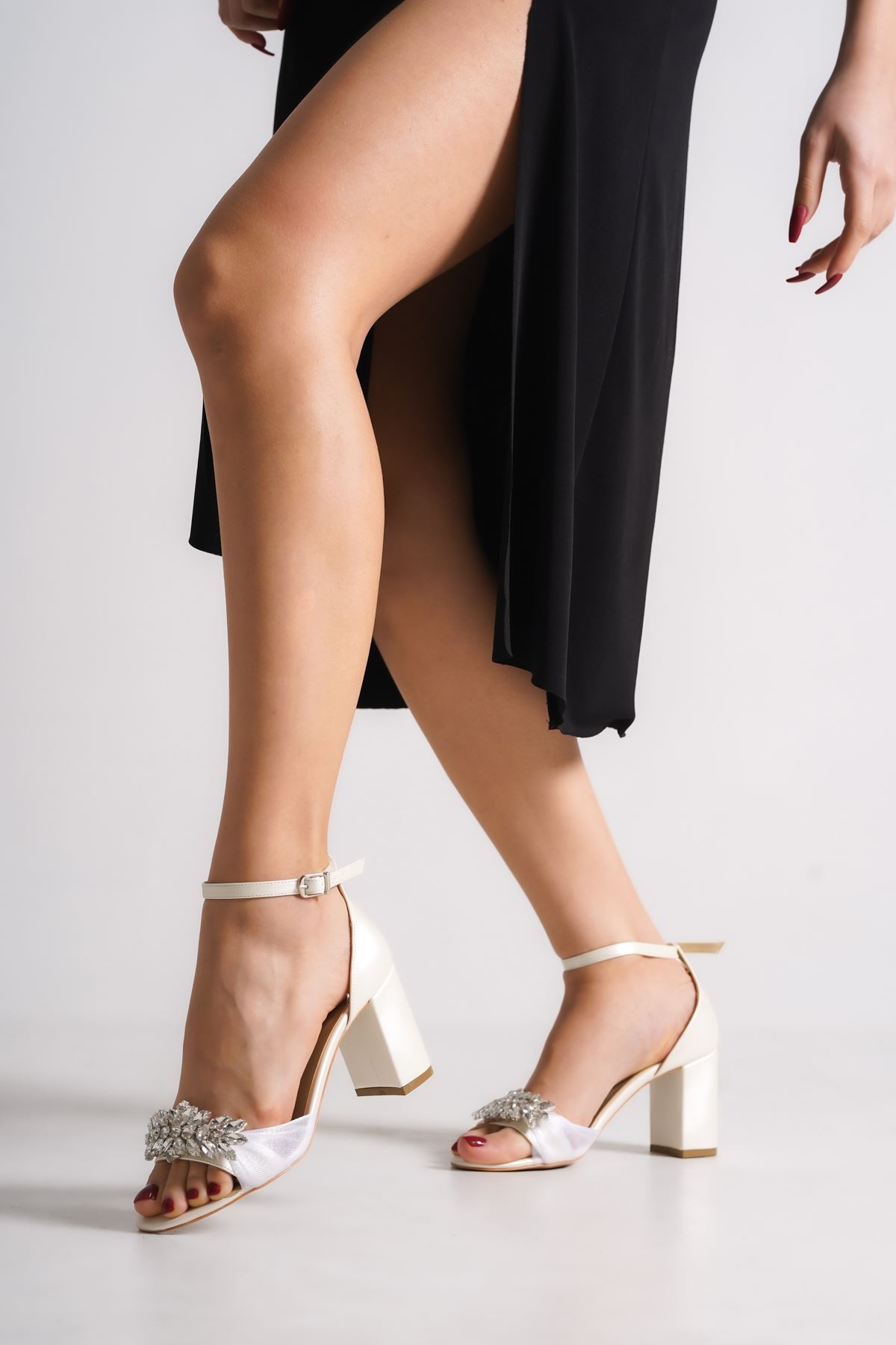 Sedef Cilt Taşlı Tül Detaylı Özel Tasarım Gelinlik  Kadın Ayakkabı Tulle