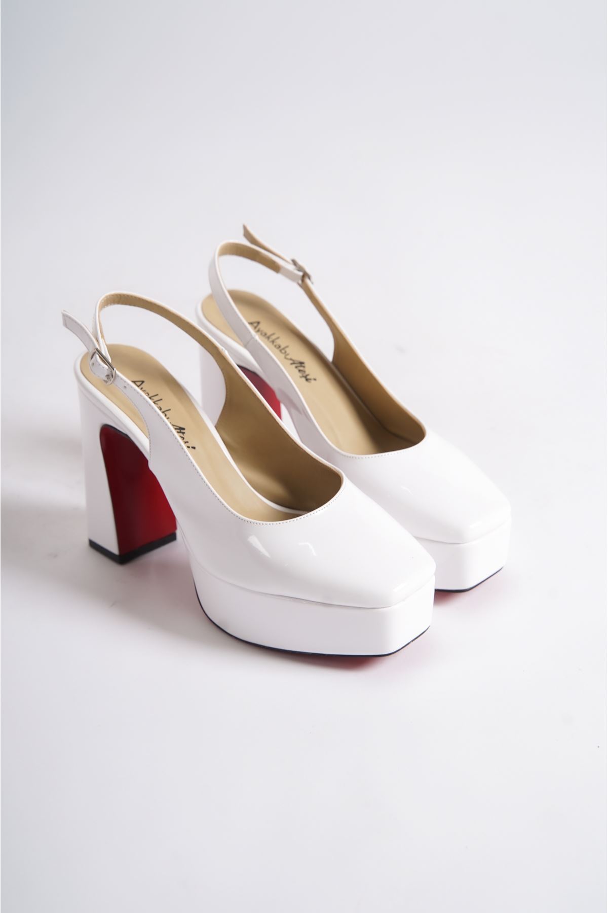 Beyaz Rugan Özel Tasarım Orta Topuklu Kadın Topuklu Ayakkabı Chelsea