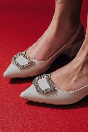 Bej Özel Tasarım Tokalı Kısa Topuklu Kadın Ayakkabı Yessi