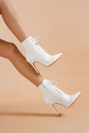 Beyaz Kadın İnce Topuklu Kadın Bot Carla