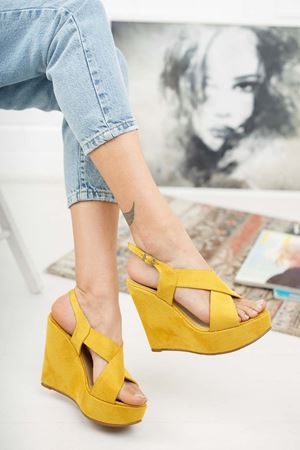 Hardal Daniela Süet Dolgu Topuklu Kadın Ayakkabı