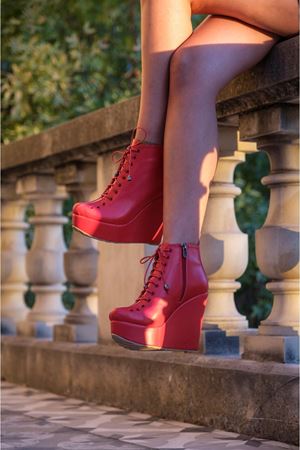 Kırmızı Lindy Bağcıklı Dolgu Topuklu Ayakkabı