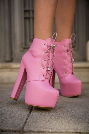 Pembe Bağcıklı Yüksek Topuklu Kadın Bot Leander