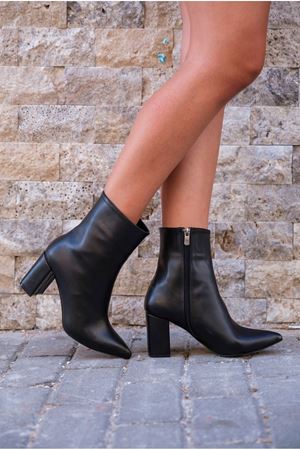 Siyah Alçak Topuklu Kadın Bot Kona
