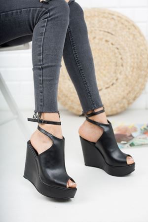 Siyah Aleria Dolgu Topuklu Kadın Ayakkabı