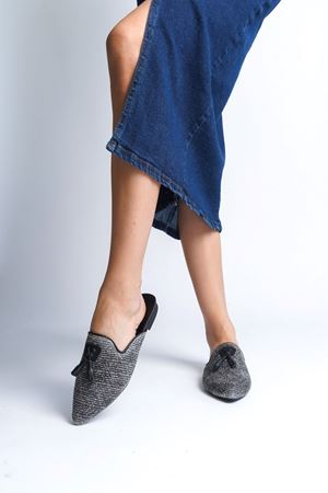 Siyah Hasır Sivri Burunlu Kadın Terlik Tona