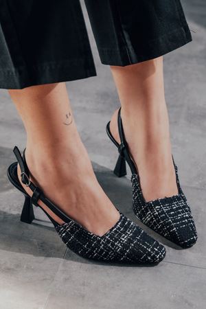 Siyah Parlak Cilt Keten Arkası Açık Kadın Topuklu Ayakkabı Hale