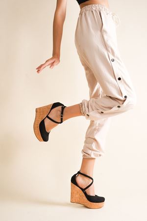 Siyah Moon Mantar Dolgu Topuklu Ayakkabı