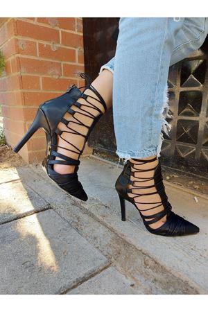 Siyah Long Bağcıklı Topuklu Ayakkabı
