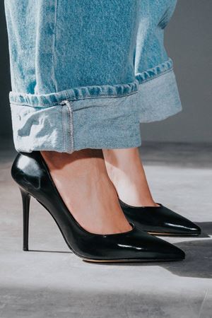 Siyah İnce Topuk Sivri Burunlu Kadın Stiletto Osama